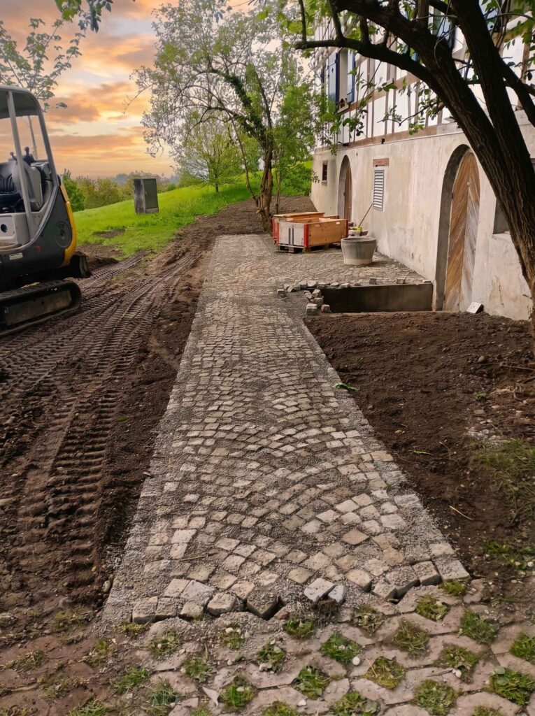 Gestaltungsidee zur Gartengestaltung Goldach – gepflasterter Sitzplatz von CW gardenart